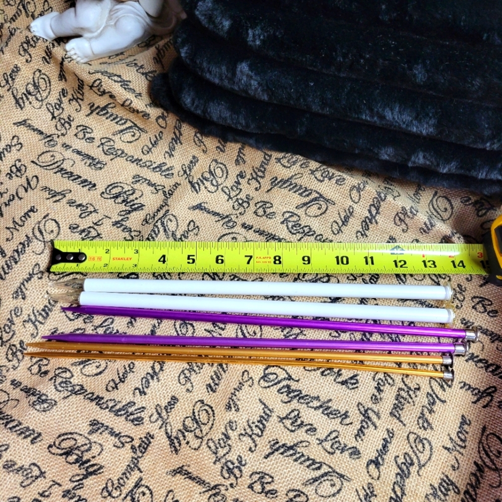 Lot of 6 knitting needles sizes vary 4 metel 2 plastic